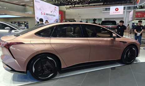 Электрический седан Hongqi EH5 замечен на тестировании перед запуском в 2025 году