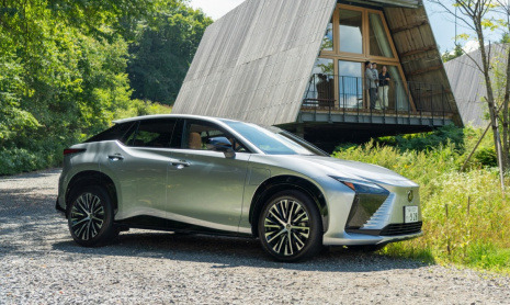 Новый Lexus RZ 300e начального уровня оснащен передним приводом и расширенным ассортиментом менее чем за 50 тысяч фунтов стерлингов