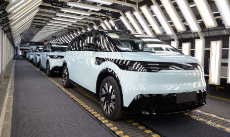 Zeekr начинает массовое производство электрического минивэна Mix за несколько дней до выхода на рынок