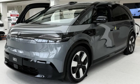 Zeekr Mix MPV поступил к дилерам с 3 раздвижными дверями и мощностью 415 л.с.