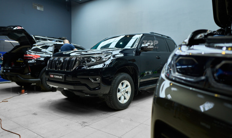 Оклейка пленкой зоны риска Toyota Land Cruiser Prado 150