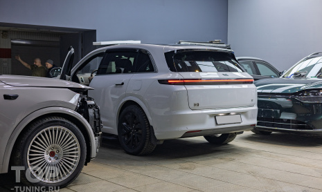 Замена линз в фарах, установка накладок на пороги Lixiang L7