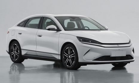 Версия BYD Qin L EV была замечена на тестировании перед запуском, возможно, с аккумулятором blade второго поколения