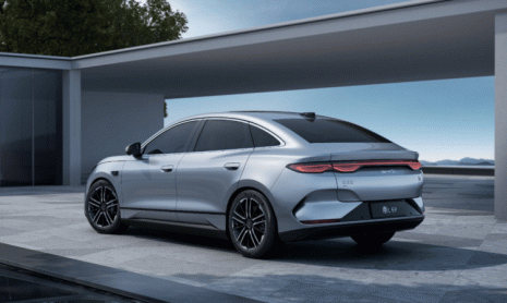 Салон седана BYD Qin L EV впервые был представлен в Китае