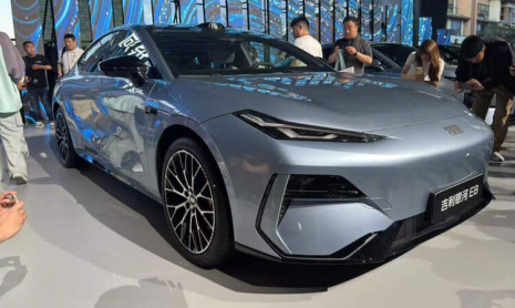 Электрический седан 2025 Geely Galaxy E8 поступит в Китай по цене 1,9 млн рублей