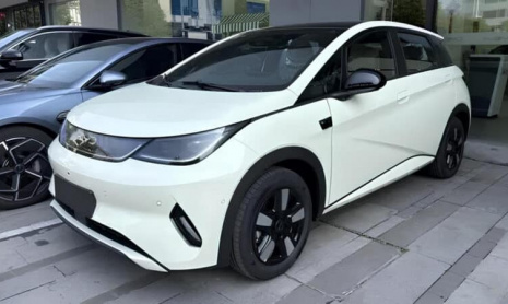 Новый BYD Dolphin выпущен в Китае – автомобили поступили к дилерам