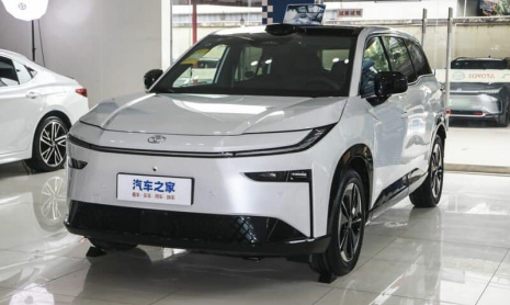 Полностью электрический внедорожник Toyota bZ3X, китайский на 65%, продается по цене 1,35 млн рублей