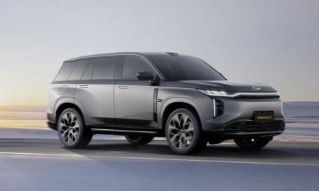 Предпродажа GAC Trumpchi S7 PHEV с фарой длиной 2618 мм и запасом хода 1150 км началась по цене 2,6 млн рублей