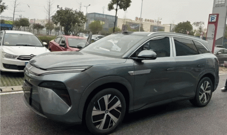 В дилерские центры поступает 7-местный внедорожник BYD Tang L мощностью 1086 л.с.