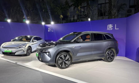 Компания BYD выпустила зарядные устройства мощностью 1000 кВт со скоростью 10C, что увеличивает дальность действия на 2 км в секунду