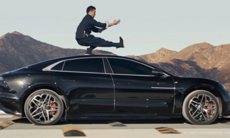 Компания BYD продемонстрировала стабильность Yangwang U7 мощностью 1300 л.с. в шоу Kung Fu stunt в преддверии презентации 27 марта