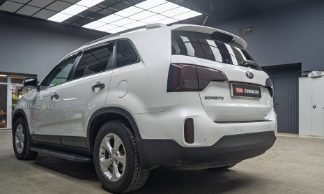 Установка тюнинг-спойлера на крышку багажника Kia Sorento II рестайлинг