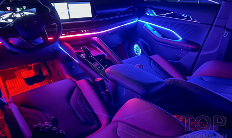 Атмосферный тюнинг салона Geely Coolray – установка динамической подсветки 24 в 1