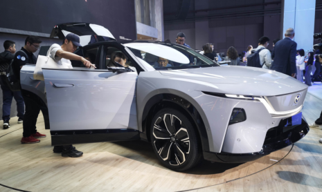 Внедорожник Mazda EZ-60 с 26-дюймовым экраном и запасом хода 1300 км дебютирует на автосалоне в Шанхае 2025