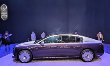 Представлены изображения интерьера конкурента Maybach Maextro S800, презентация состоится 31 мая