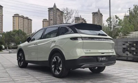 Модель от FAW Bestune Yueyi 07 PHEV с испытанной в реальных условиях дальностью хода 1754,5 км была выпущена по цене 1,11 млн рублей