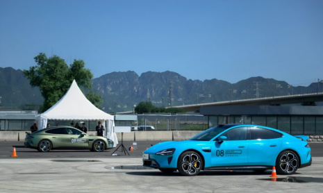 Xiaomi борется со слухами о смертельном случае на тренировках SU7, продвигая программу вождения премиум-класса