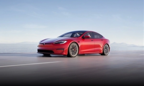 Model S загорелась после ДТП, погибли три человека