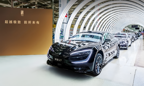 Компания BYD достигла отметки в 13 миллионов NEV, когда Yangwang U7 сошел с конвейера