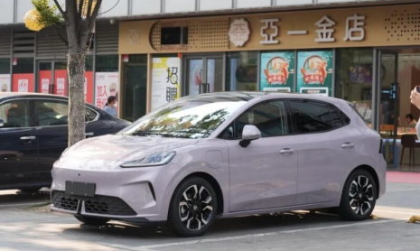 Новый электромобиль MG4 EV мощностью 163 л.с. и запасом хода 537 км можно увидеть в дилерских центрах в преддверии его дебюта в Китае