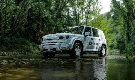 Опубликованы официальные шпионские фотографии iCAR V27, мировой дебют которого состоится 1 августа в Дубае