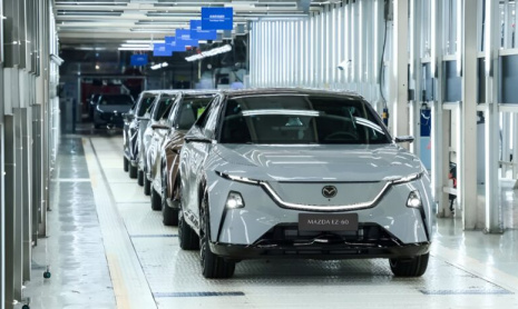 Mazda EZ-60 поступает в производство в Китае, зарегистрировано более 38 000 бронирований