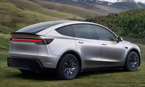 Вице-президент Tesla опубликовал видеоролик о Model Y L с шестью взрослыми ростом 180 см, вызвавший насмешки автомобильных блогеров