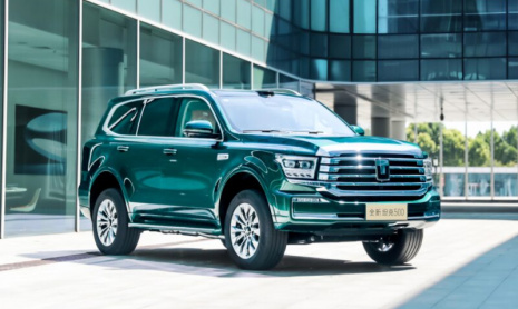 Новый внедорожник от GWM Tank 500, доступный в моделях PHEV и ICE, поступил в продажу по цене от 3,3 млн рублей