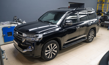 Установка электронных доводчиков в двери Toyota Land Cruiser 200