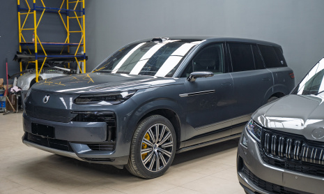 Зона риска нового Denza N9 в полиуретановую пленку с самоисцелением от царапин