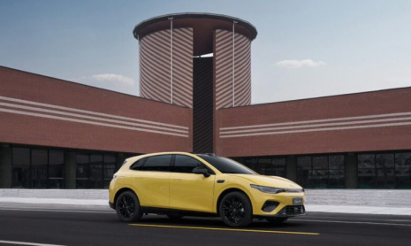 Интерьер электрического хэтчбека Leapmotor B05 был представлен в преддверии презентации в Китае