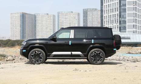 Пятиместный внедорожник BYD Fang Cheng Bao Bao 8 продается по цене от 4,34 млн рублей в Китае