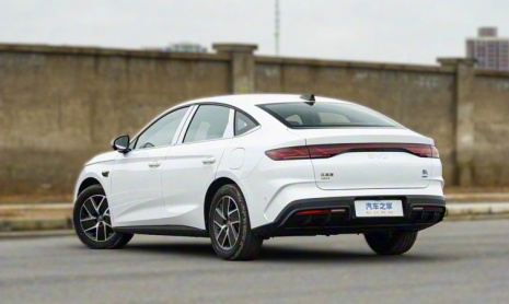 Представлен 2026 BYD Qin L DM-i с запасом хода 2148 км по цене от 1 млн рублей