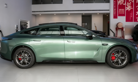 Седан 2026 Exeed Exlantix ES от Chery оснащен аккумулятором емкостью 97,7 кВт*ч и имеет запас хода 860 км