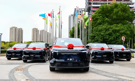 Первый в Китае внедорожник MPV с заменой аккумулятора поступает в продажу: SAIC Maxus поставляет 100 единиц с запасом хода 527 км.