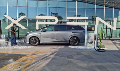 Внедорожник Xpeng X9 повышенной проходимости, представленный на автосалоне в Гуанчжоу в канун 2025 года, стоит от 3,5 млн рублей