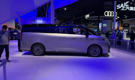 Geely Galaxy представляет V900 MPV, усовершенствованный вариант LEVC L380, на автосалоне в Гуанджоу 2025