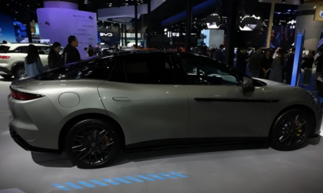 Запас хода электромобиля 2026 BYD Han L составляет 701 км, разгон до 100 км/ч - 2,7 секунды, цена от 2,16 млн рублей