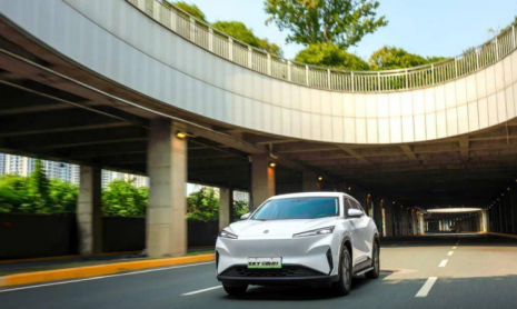 Компания Dongfeng выпускает первый в мире серийный пассажирский автомобиль с собственной китайской спутниковой навигационной системой