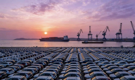 Продажи автомобилей в Китае в первую неделю декабря упали на 32% в годовом исчислении до 297 000 единиц