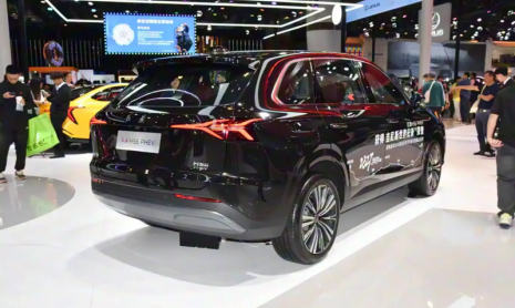 Внедорожник Hongqi HS6 PHEV с общей дальностью хода 1650 км стоит от 2 млн рублей