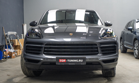 Зона риска Porsche Cayenne III в полиуретановую пленку с самоисцелением