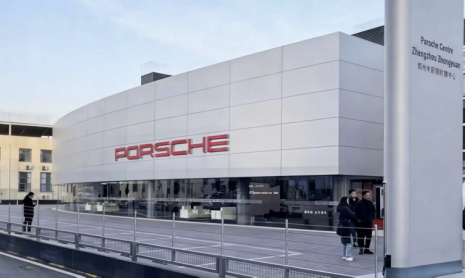 Остановка работы дилера Porsche перерастает в расторжение контракта, поскольку владельцы сталкиваются с блокировками регистрации