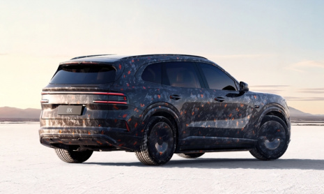 Основные параметры внедорожника Zeekr 8X plug-in hybrid: двигатель 2,0T мощностью 275 л.с., аккумулятор емкостью 70 кВт*ч, длина 5,1 метра