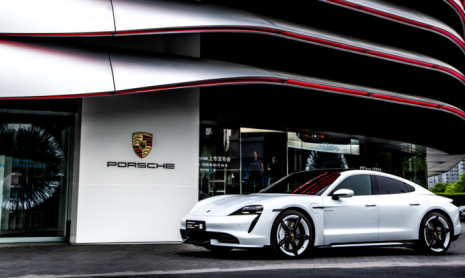 Компания Porsche защищает покупателей после закрытия дилерских центров с помощью депозитного плана в Китае