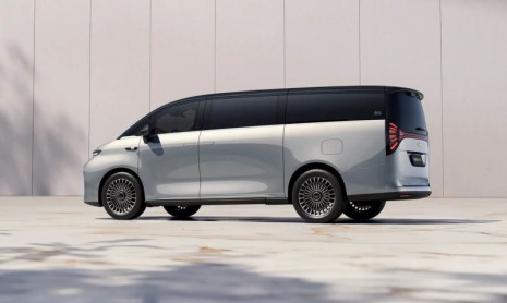 Официально представлен минивэн Geely Galaxy V900 EREV мощностью 456 л.с., цена которого начинается от 3 млн рублей