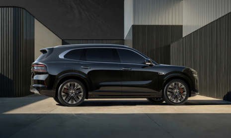 Компания Zeekr заявляет, что “медленно - это быстро”, поскольку внедорожник 8X проходит стадию предсерийных испытаний