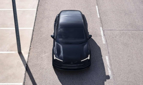 Новый Volvo EX30 Black Edition - высокий, темный, относительно красивый и стоит всего на 20 000 рублей дороже