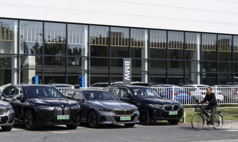 Дилерское представительство BMW в Китае закрыто, так как производители устаревших автомобилей сталкиваются с серьезными проблемами