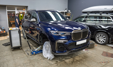 Профессиональная виброизоляция колесных арок и подкрылков BMW X7 G07